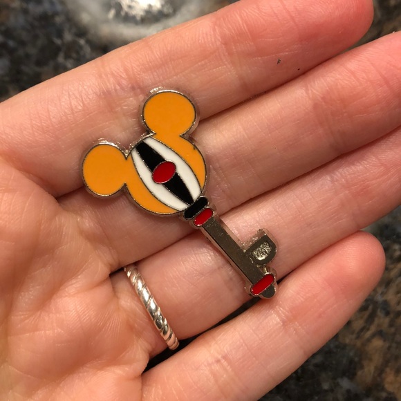 Disney Accessories - Disney Chip and Dale Key Pin